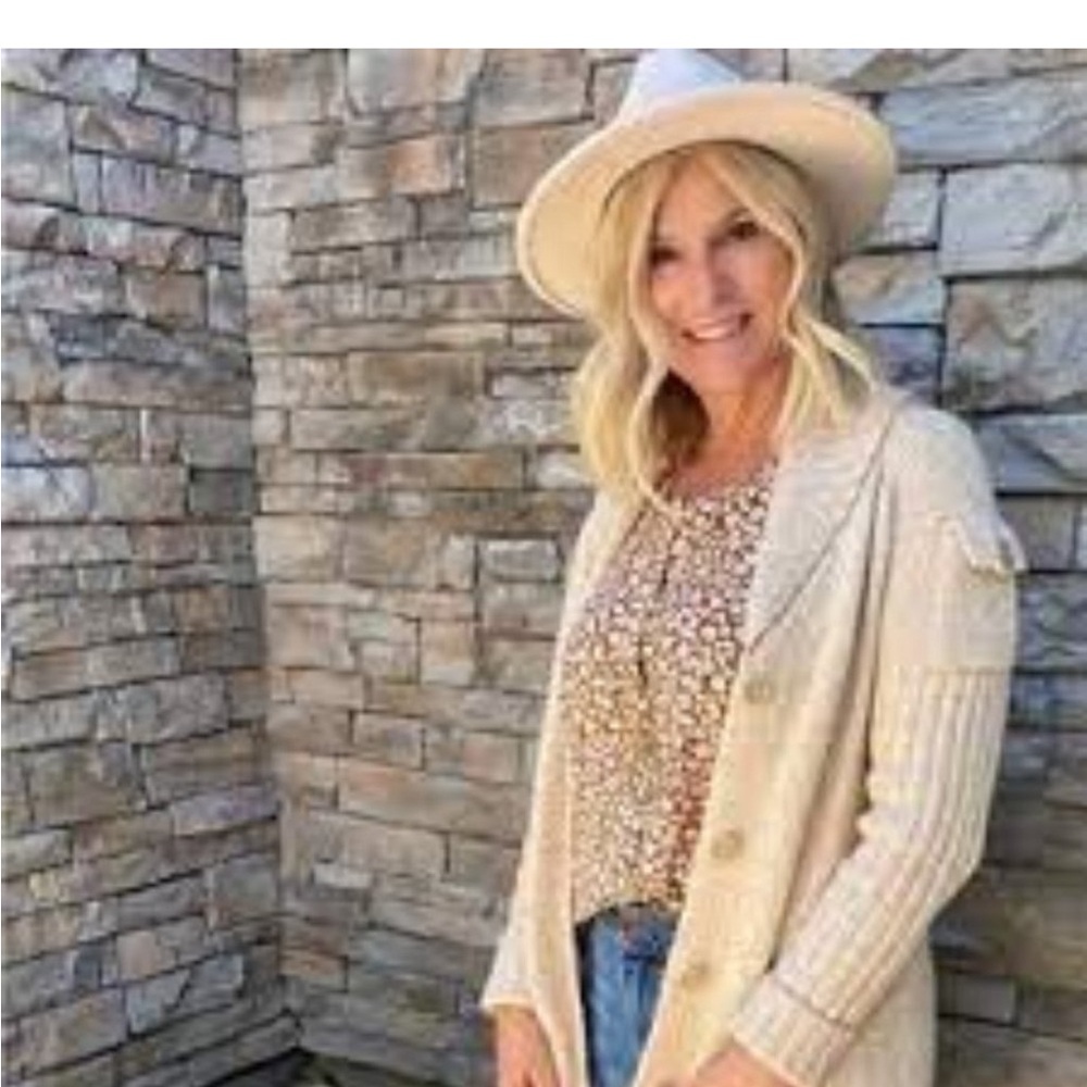 Cabi Lark Top
